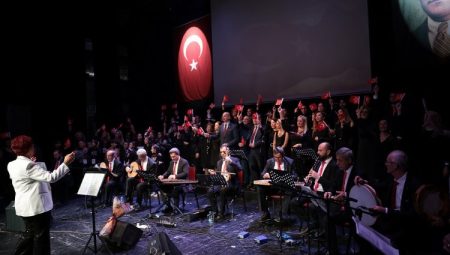 Atatürk’ün sevdiği şarkıları TEV Kocaeli Korosu seslendirdi