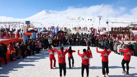 Erciyes Kış Festivali görsel şölen yaşattı