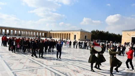 Hentbol ailesi, THF’nin 48. yılında Anıtkabir’i ziyaret etti