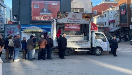 MHP’den Miraç Kandili ve 6 Şubat depreminin yıldönümü nedeniyle lokma dağıtımı