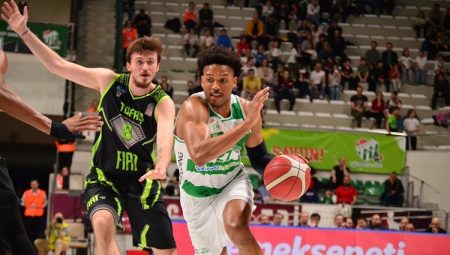 Basketbolda Bursa derbisinin galibi TOFAŞ oldu