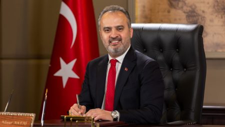 Bursa’da 17 ilçede yüz yüze seçim anketi