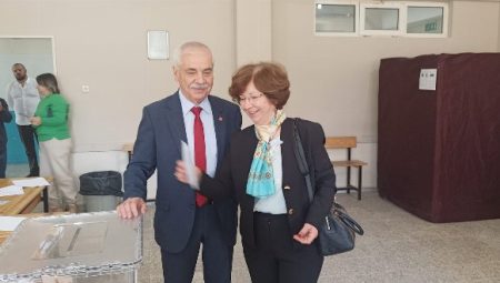 Edirne Keşan’da başkan adayları oylarını kullandı