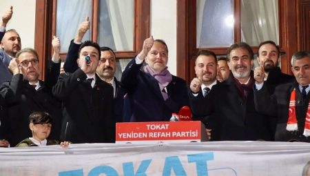 Fatih Erbakan Tokat’ta Yüksek Kahve’de vatandaşlara seslendi