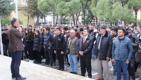 Şehit aileleri ve gaziler öğrenciler ile buluştu