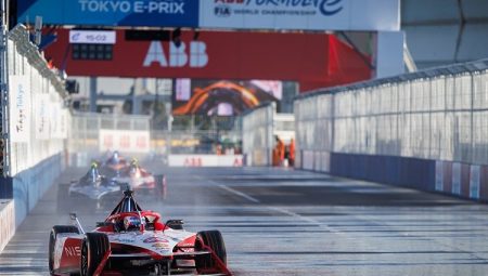 Nissan Formula E Takımı Pole Pozisyonu ve podyum derecesi elde etti