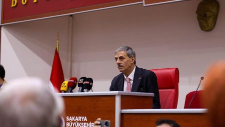 Başkan Alemdar vatandaşa meclisin kapısını açtı
