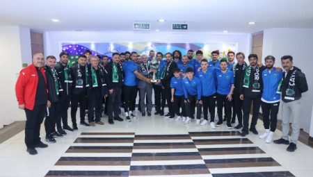 Başkan Çiftçi, şampiyon Çayırovaspor’u ağırladı