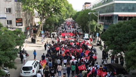 İnegöl’de 19 Mayıs coşkusu sokaklara taştı