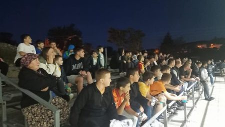 Yenimuhacır’da gençlik halı sahada buluştu