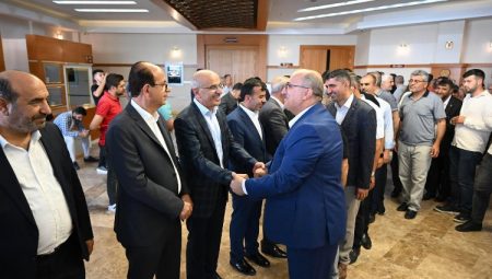 “AK Parti ailesi olarak dimdik ayaktayız”