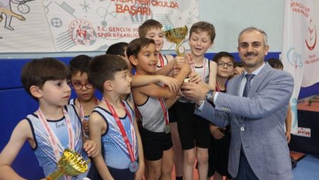 Çayırova’nın minik jimnastikçiler başarı kürsüsünde