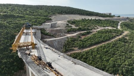 Kocaeli’de Dilovası Hastane Yolu’nda 40 kirişin montajı tamam