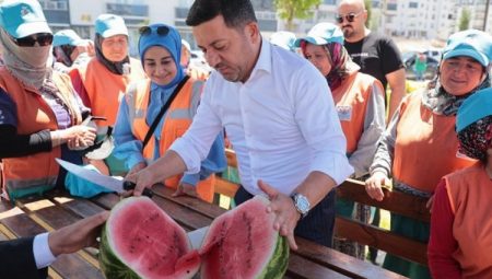 Rasim Arı mesai arkadaşlarını sahada ziyaret etti