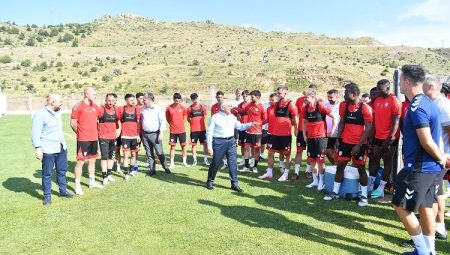 Futbol takımları Erciyes Yüksek İrtifa Kamp Merkezi’ne övgüler yağdırdı