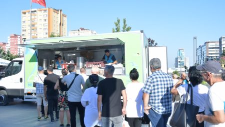 İstanbul Beylikdüzü’nde aşure ikramı