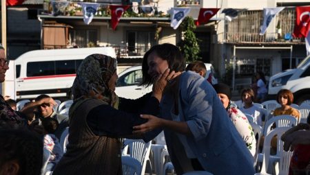 Karabağlar’ın sokakları neşe ve mutluluklar dolup taşıyor!