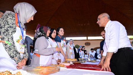 Malatya’da kayısı tatlıları yarıştı