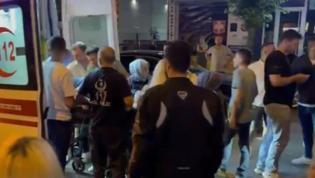 Yolun karşısına geçmeye çalışan kişiye otomobil çarptı 