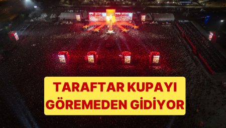 Galatasaray Taraftarı Kupayı Göremedi, Yağmurla Birlikte Alanı Terk Ediyor